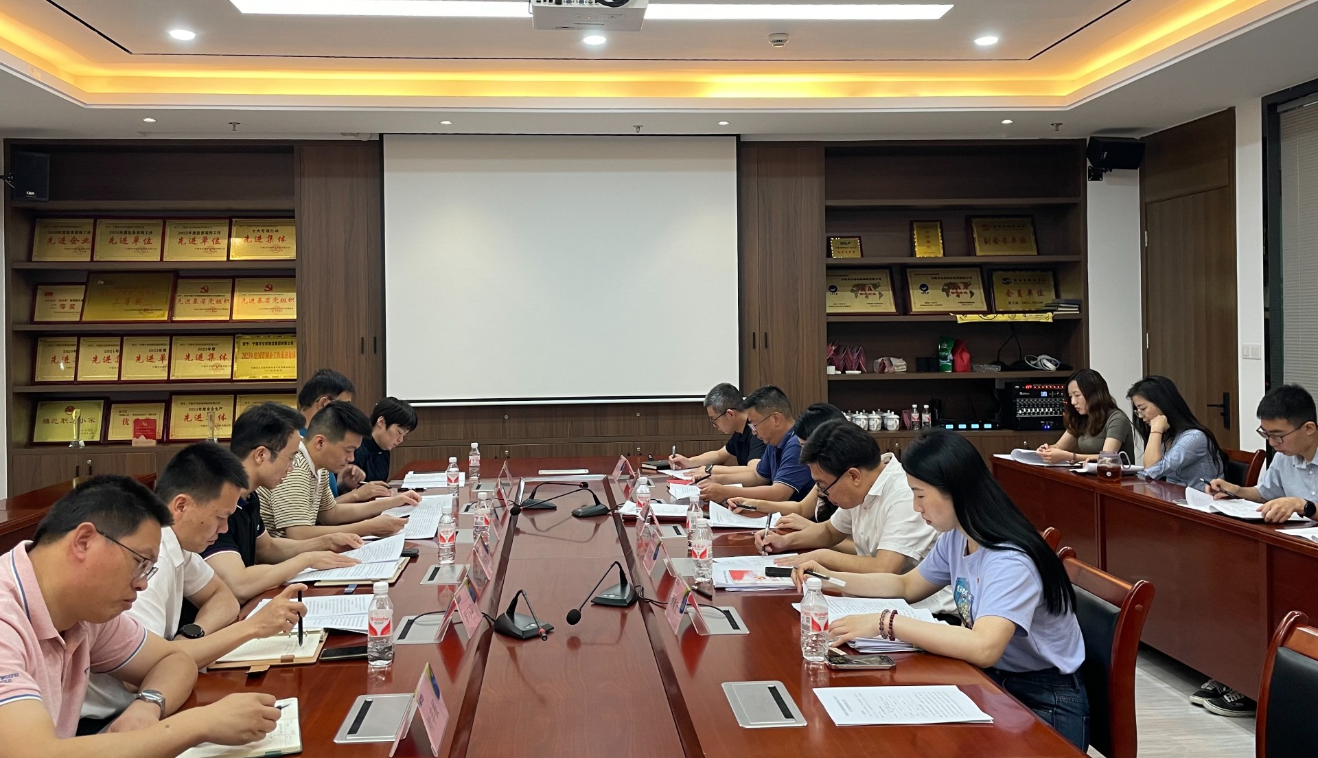 講黨性守黨規(guī)嚴黨紀——市交投集團領導赴市交投物流集團開展聯系點工作，葉嵐清拍攝2.jpg